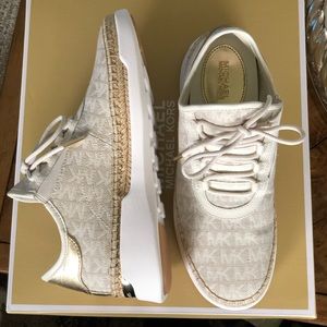 MK Finch Lace up Runners!